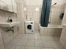 Affordable 3BR shared Apt. near Meidling