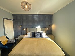 Spacious 3-Bedroom House with Parking