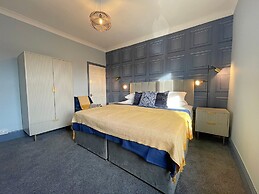 Spacious 3-Bedroom House with Parking