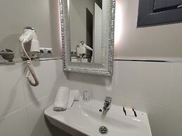 Montserrat Apartments by gaiarooms