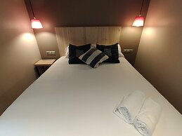 Montserrat Apartments by gaiarooms