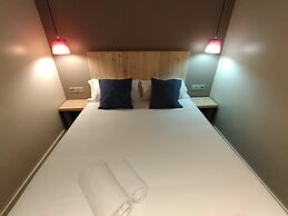 Montserrat Apartments by gaiarooms