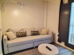 Montserrat Apartments by gaiarooms