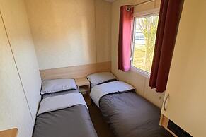 3 Bed Caravan - Sleeps 8 - Pet Friendly, Parking