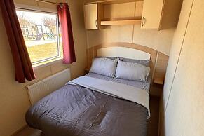 3 Bed Caravan - Sleeps 8 - Pet Friendly, Parking