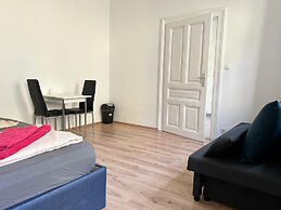 Welcoming 4BR shared Apt.-best location