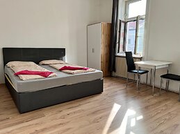 Welcoming 4BR shared Apt.-best location