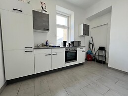 Welcoming 4BR shared Apt.-best location