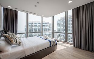 LANDMARK 81 Luxury Riverside Retreat