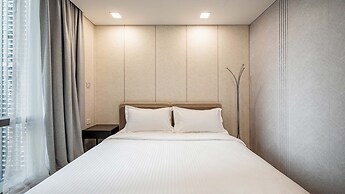 LANDMARK 81 Luxury Riverside Retreat