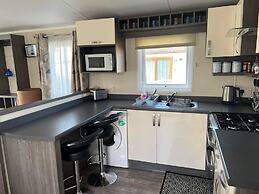 Inviting Luxury 2-bedroom Caravan in Hunstanton
