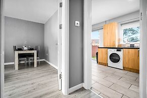 Hotel Comforts & Home Conveniences -sleeps 8