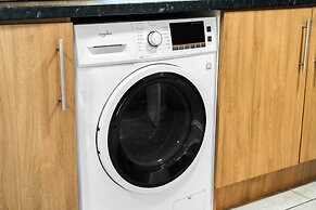 Hotel Comforts & Home Conveniences -sleeps 8