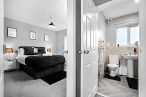 Hotel Comforts & Home Conveniences -sleeps 8