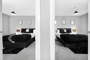 Hotel Comforts & Home Conveniences -sleeps 8