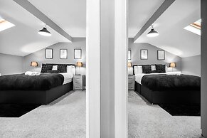 Hotel Comforts & Home Conveniences -sleeps 8