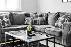 Hotel Comforts & Home Conveniences -sleeps 8