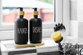 Hotel Comforts & Home Conveniences -sleeps 8