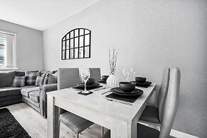 Hotel Comforts & Home Conveniences -sleeps 8