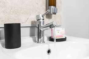 Hotel Comforts & Home Conveniences -sleeps 8