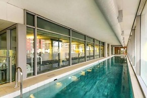 2Bed-2Bath Flat - Gym Pool Balcony Lift