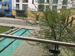 2Bed-2Bath Flat - Gym Pool Balcony Lift