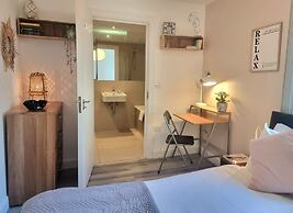 2Bed-2Bath Flat - Gym Pool Balcony Lift