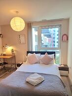 2Bed-2Bath Flat - Gym Pool Balcony Lift