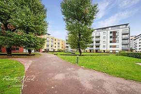 2Bed-2Bath Flat - Gym Pool Balcony Lift