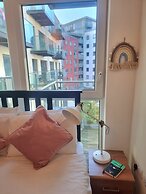 2Bed-2Bath Flat - Gym Pool Balcony Lift