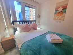 2Bed-2Bath Flat - Gym Pool Balcony Lift