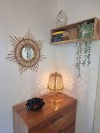 2Bed-2Bath Flat - Gym Pool Balcony Lift