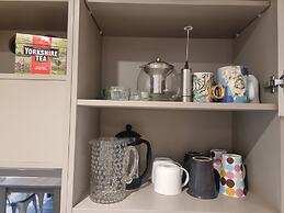 2Bed-2Bath Flat - Gym Pool Balcony Lift