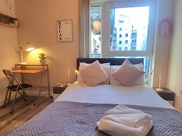 2Bed-2Bath Flat - Gym Pool Balcony Lift