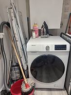 2Bed-2Bath Flat - Gym Pool Balcony Lift