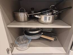 2Bed-2Bath Flat - Gym Pool Balcony Lift