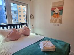 2Bed-2Bath Flat - Gym Pool Balcony Lift