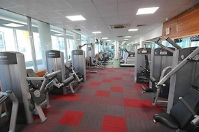 2Bed-2Bath Flat - Gym Pool Balcony Lift