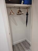 2Bed-2Bath Flat - Gym Pool Balcony Lift