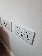 2Bed-2Bath Flat - Gym Pool Balcony Lift