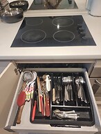 2Bed-2Bath Flat - Gym Pool Balcony Lift