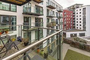2Bed-2Bath Flat - Gym Pool Balcony Lift