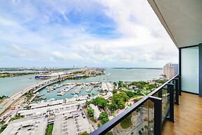 Apartment Offering Direct Bay Views