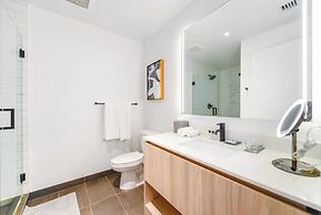 Apartment Offering Direct Bay Views