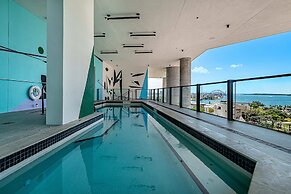 Apartment Offering Direct Bay Views