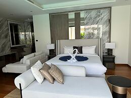 Breeze Villa with maid by Lofty