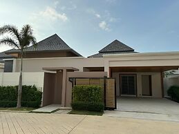 Breeze Villa with maid by Lofty