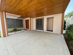 Breeze Villa with maid by Lofty