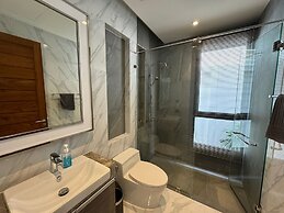 Breeze Villa with maid by Lofty