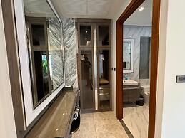 Breeze Villa with maid by Lofty